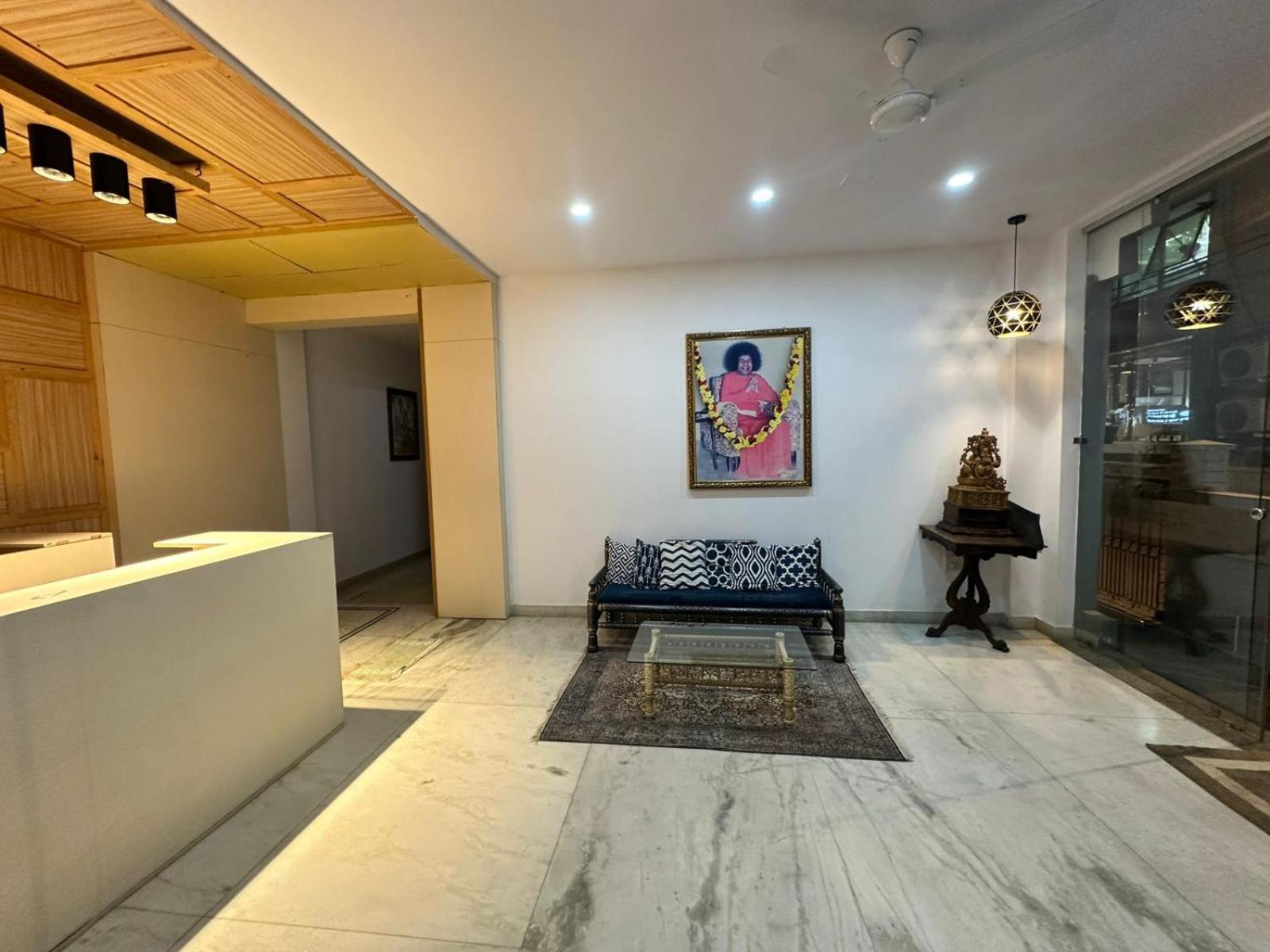 Hotel Sri Sathya Sai Бангалор Екстериор снимка