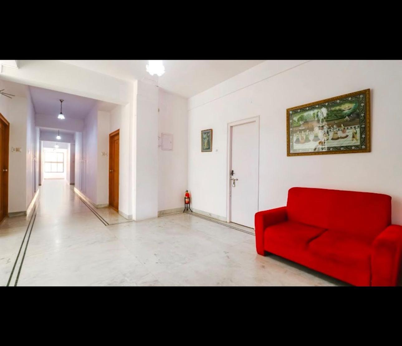 Hotel Sri Sathya Sai Бангалор Екстериор снимка