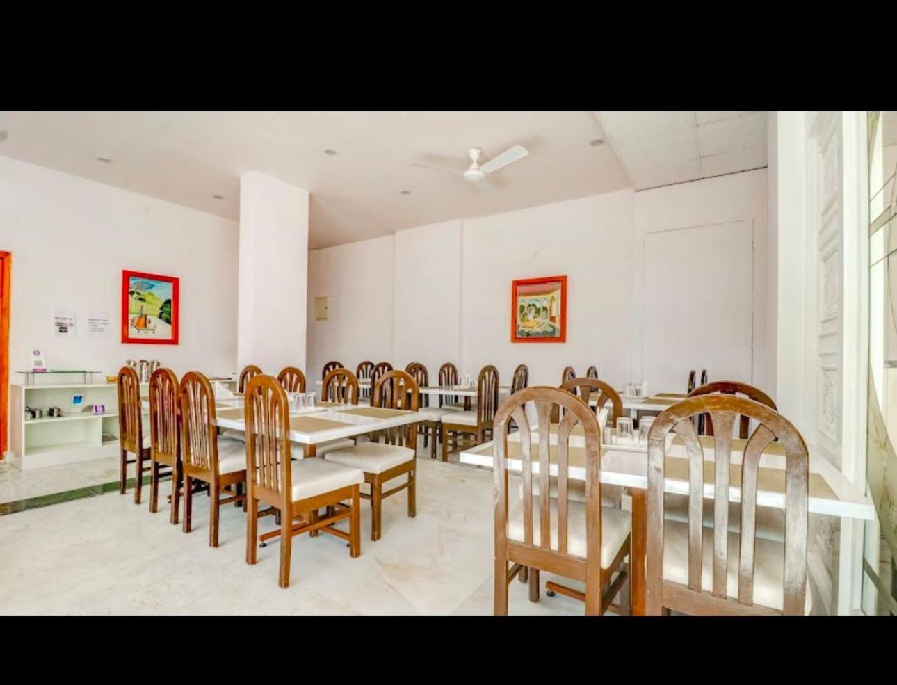 Hotel Sri Sathya Sai Бангалор Екстериор снимка